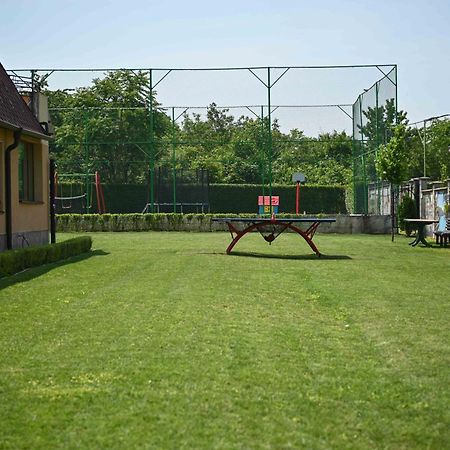 Guest House Erida Trastenik ภายนอก รูปภาพ