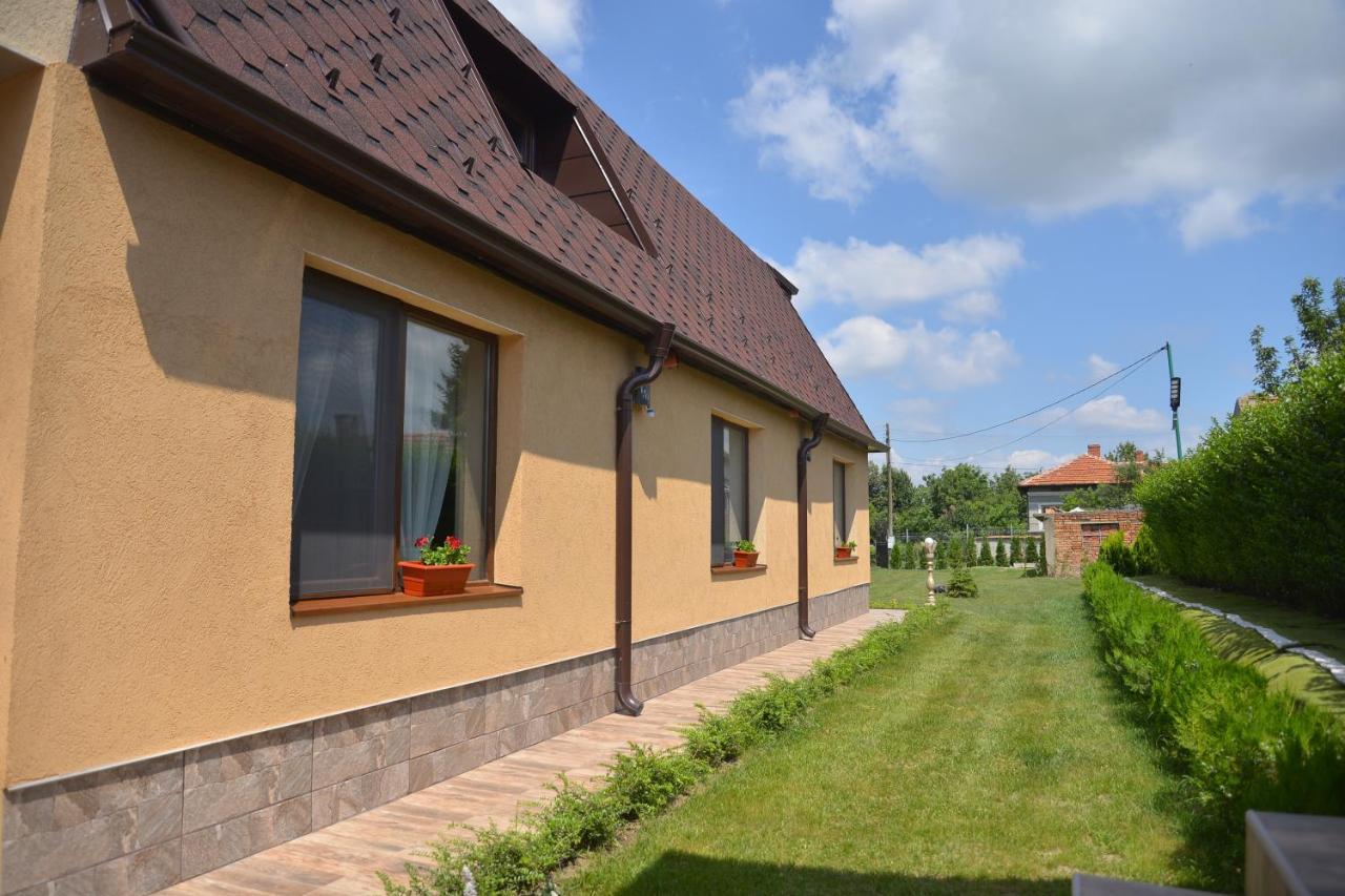 Guest House Erida Trastenik ภายนอก รูปภาพ