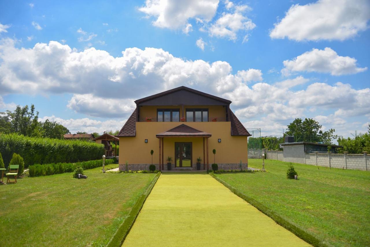 Guest House Erida Trastenik ภายนอก รูปภาพ