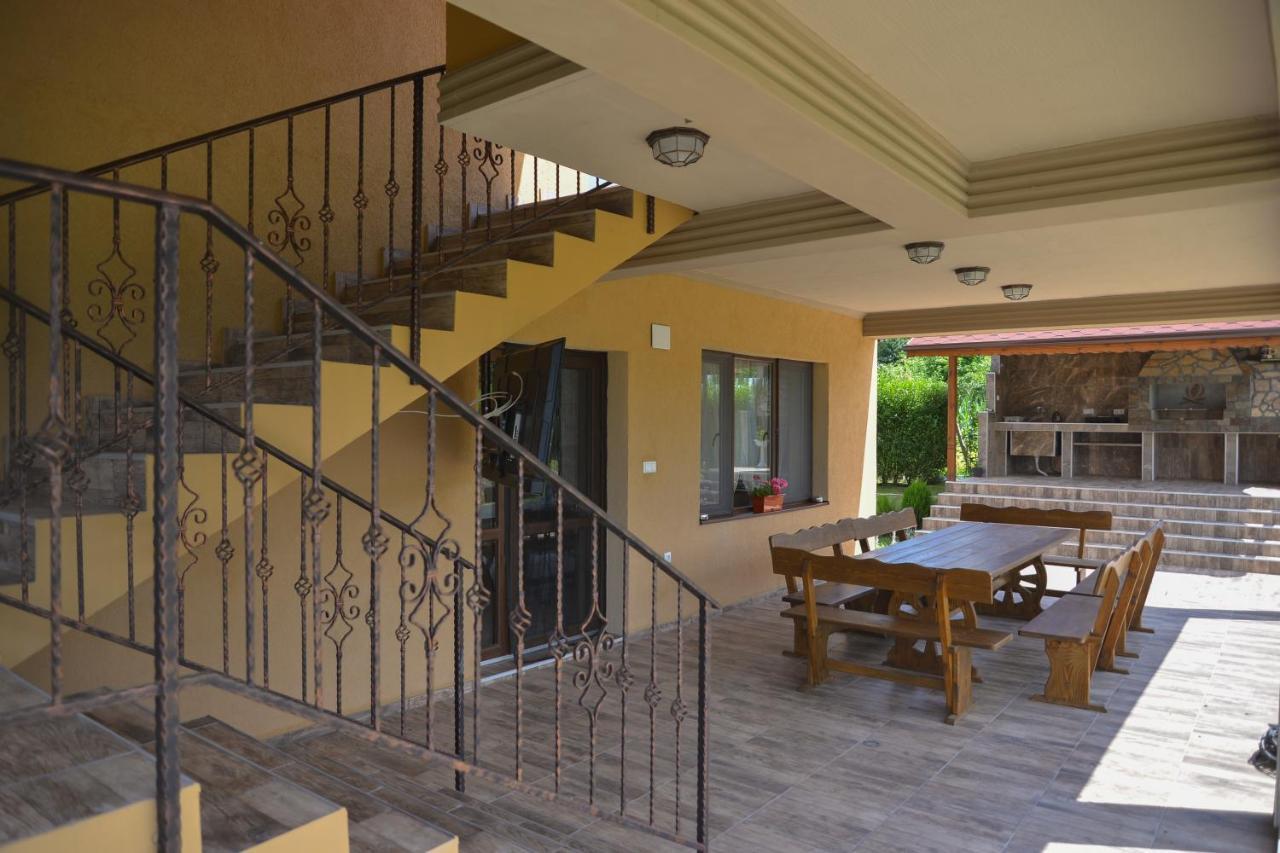 Guest House Erida Trastenik ภายนอก รูปภาพ