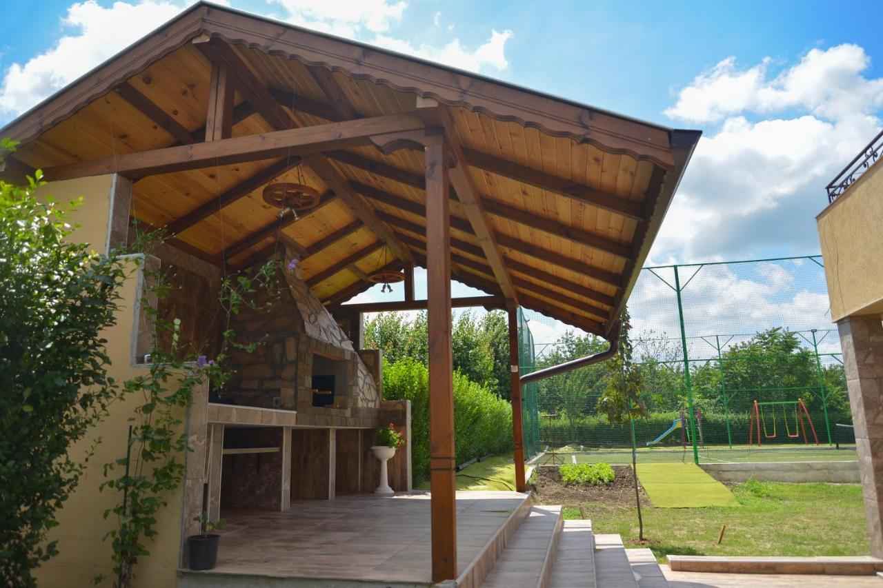 Guest House Erida Trastenik ภายนอก รูปภาพ