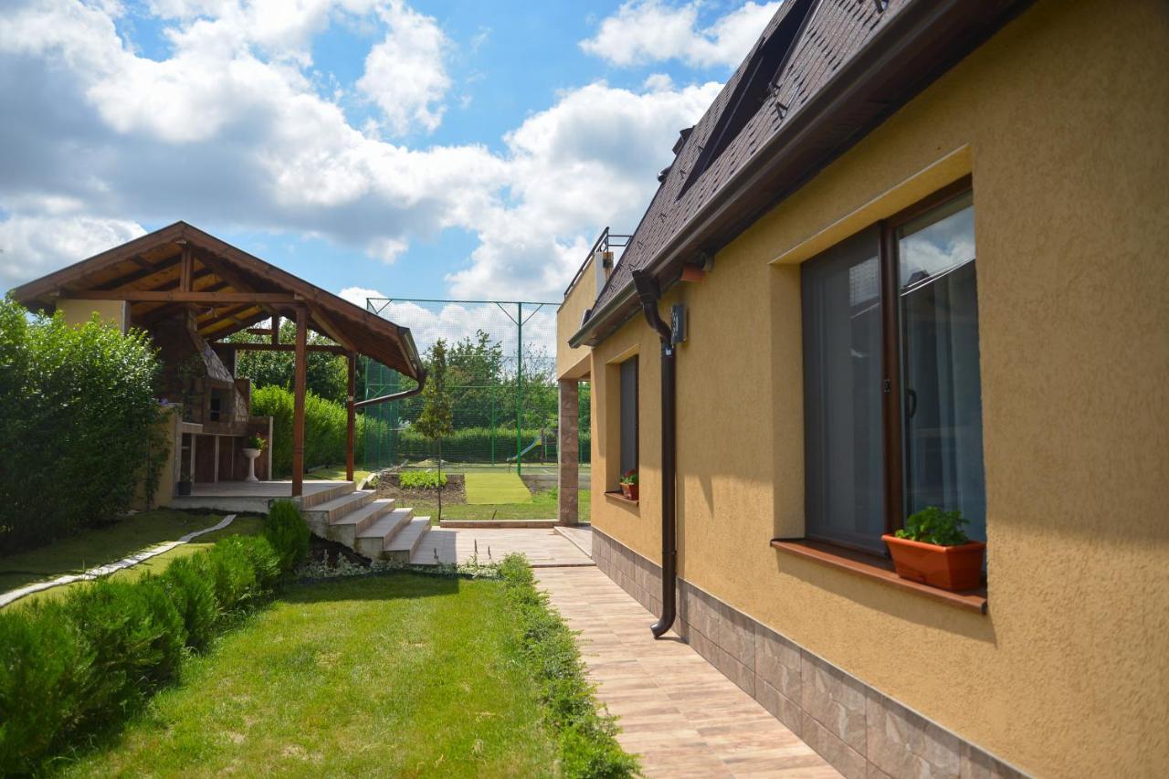 Guest House Erida Trastenik ภายนอก รูปภาพ