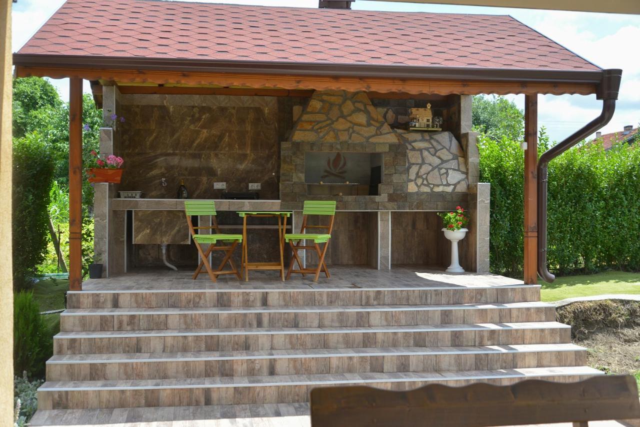 Guest House Erida Trastenik ภายนอก รูปภาพ