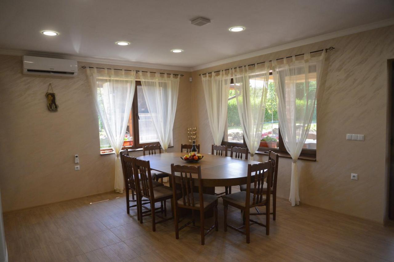 Guest House Erida Trastenik ภายนอก รูปภาพ