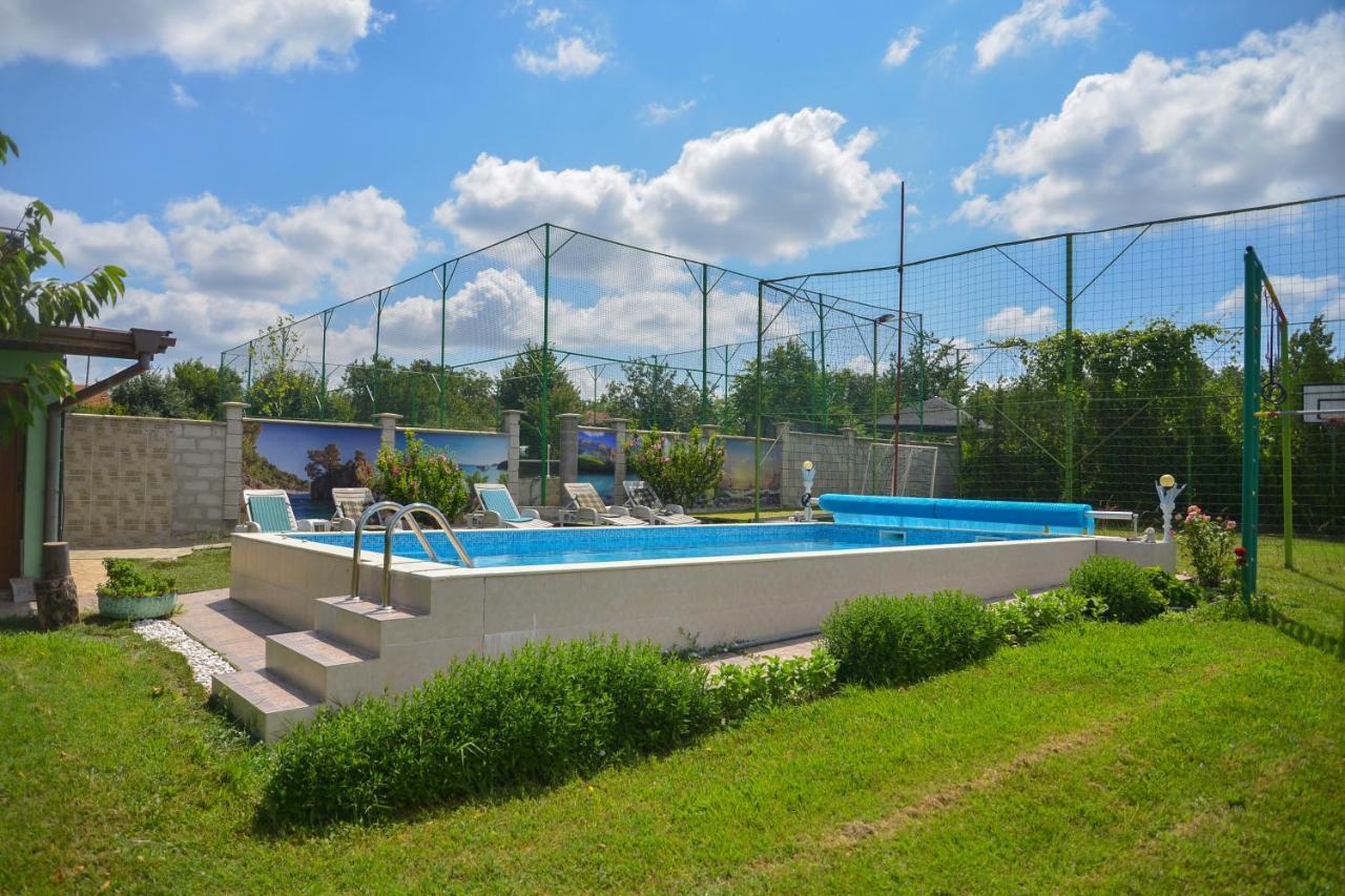 Guest House Erida Trastenik ภายนอก รูปภาพ