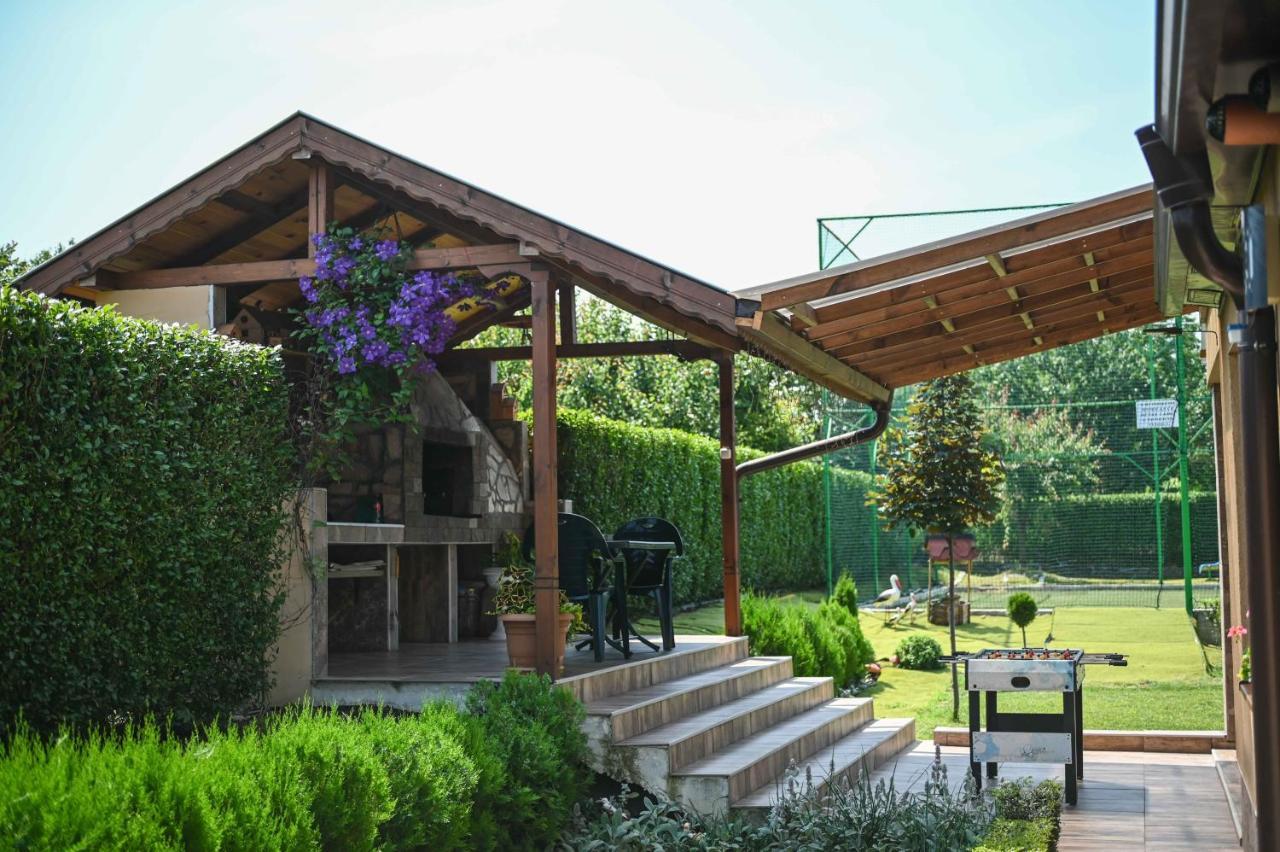 Guest House Erida Trastenik ภายนอก รูปภาพ