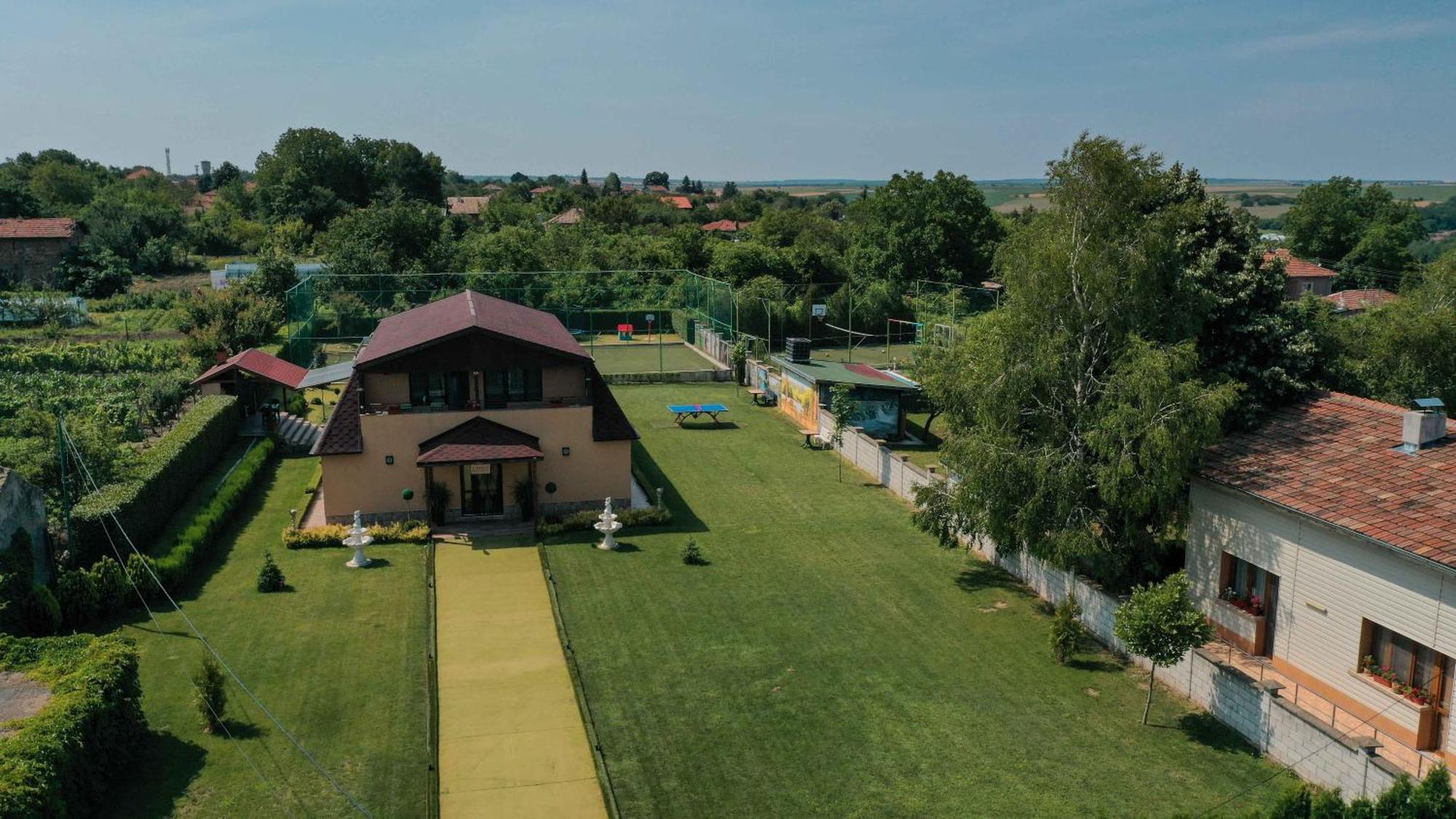 Guest House Erida Trastenik ภายนอก รูปภาพ
