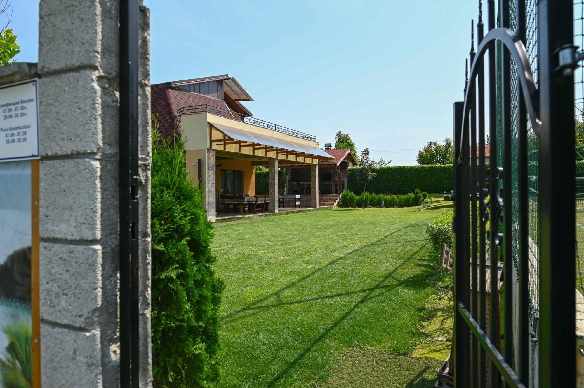 Guest House Erida Trastenik ภายนอก รูปภาพ
