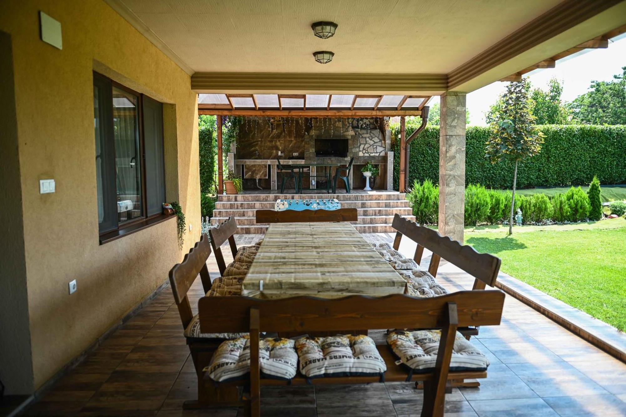 Guest House Erida Trastenik ภายนอก รูปภาพ