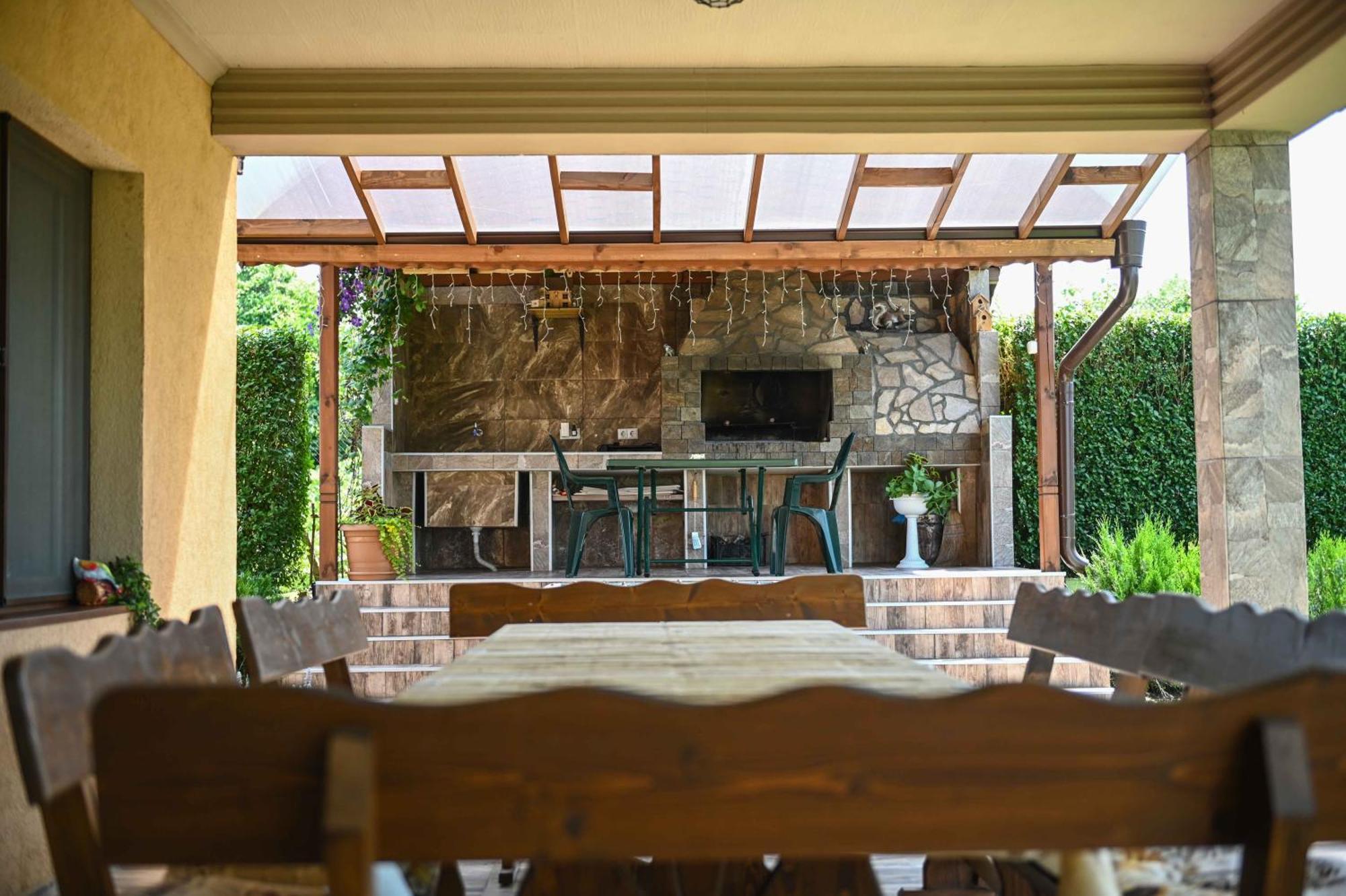Guest House Erida Trastenik ภายนอก รูปภาพ