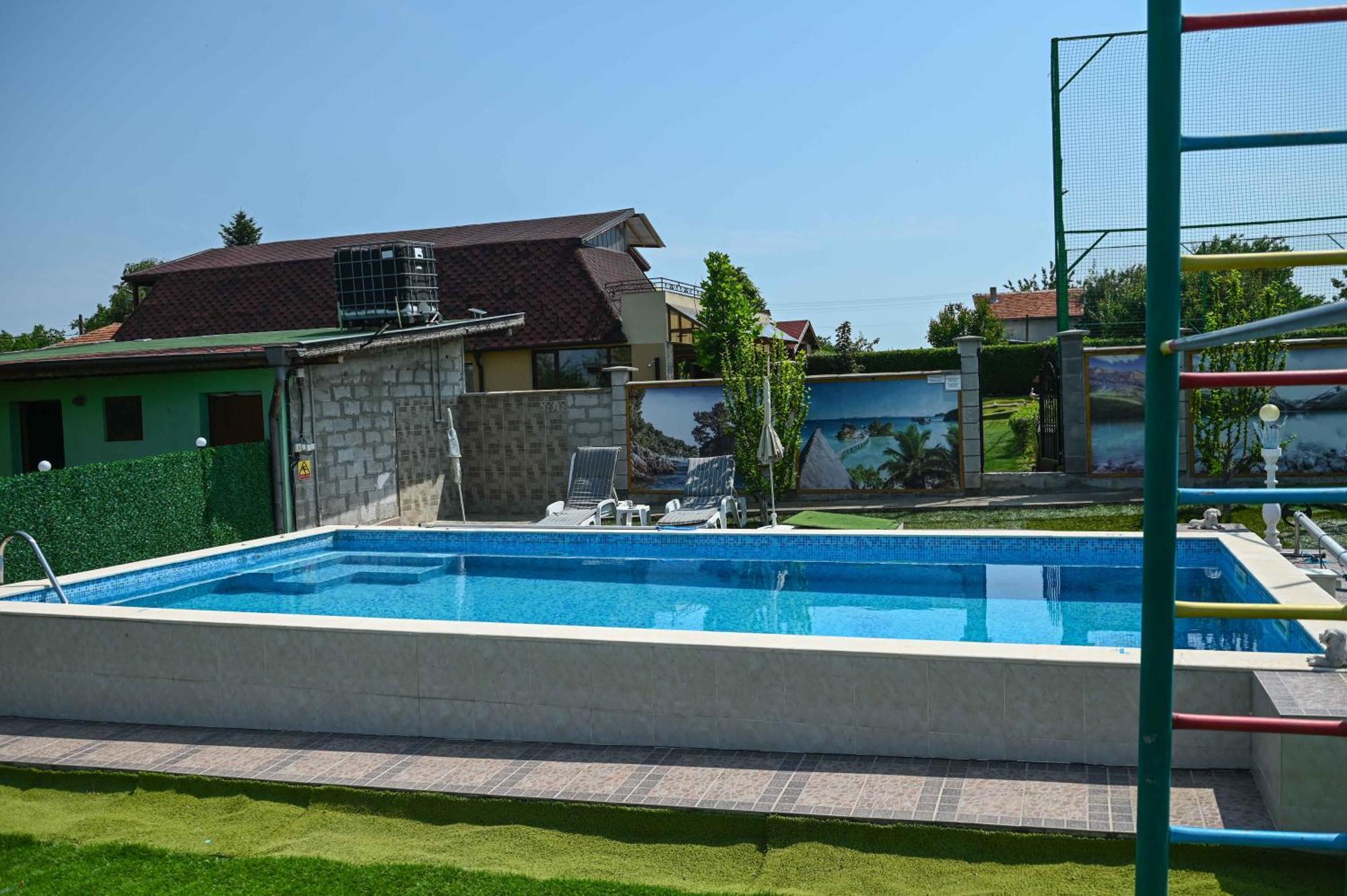 Guest House Erida Trastenik ภายนอก รูปภาพ